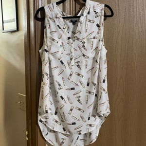 Torrid tank top with lipstick design